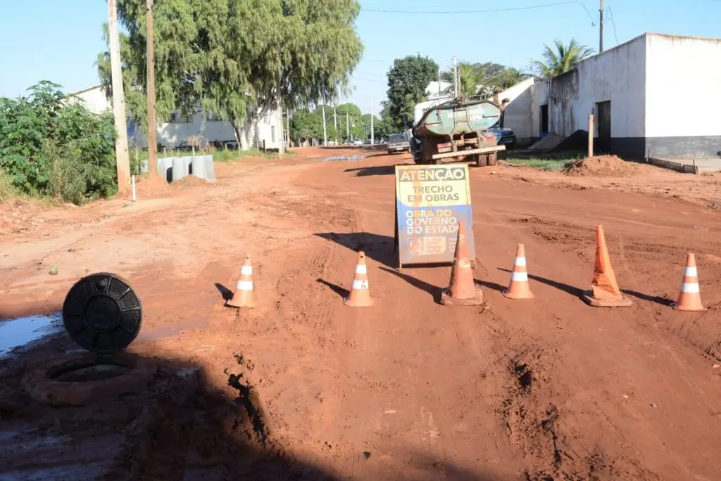 Iguatemi: Obras de drenagem nos bairros Vila Nova e Vila Nova Esperança são retomadas após período de fortes chuvas Iguatemi: Obras de drenagem nos bairros Vila Nova e Vila Nova Esperança são retomadas após período de fortes chuvas