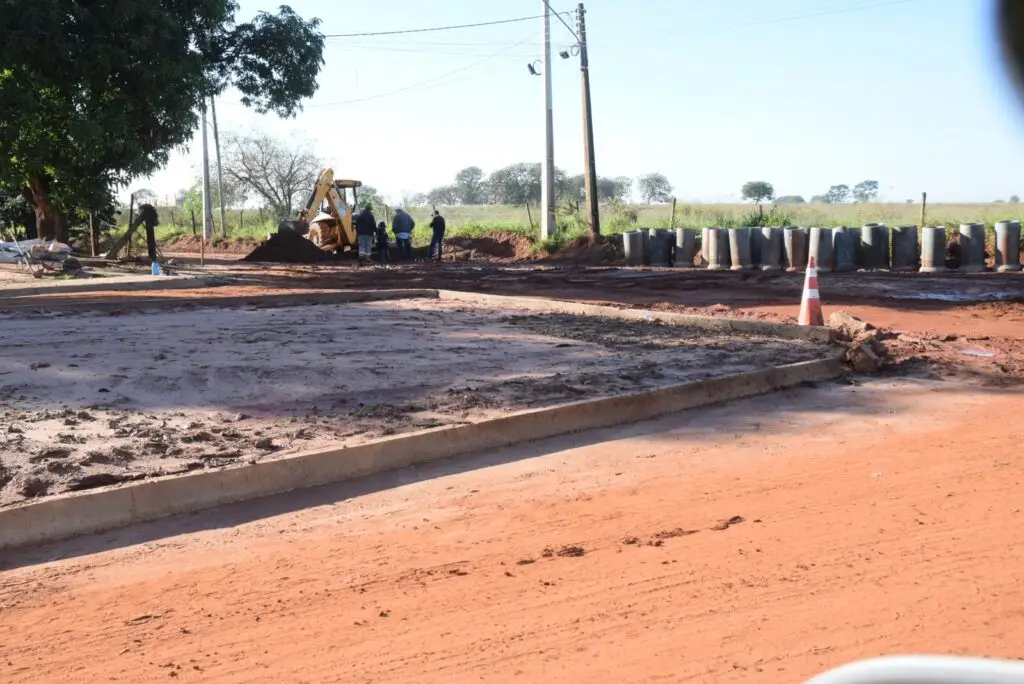 Iguatemi: Obras de drenagem nos bairros Vila Nova e Vila Nova Esperança são retomadas após período de fortes chuvas Iguatemi: Obras de drenagem nos bairros Vila Nova e Vila Nova Esperança são retomadas após período de fortes chuvas