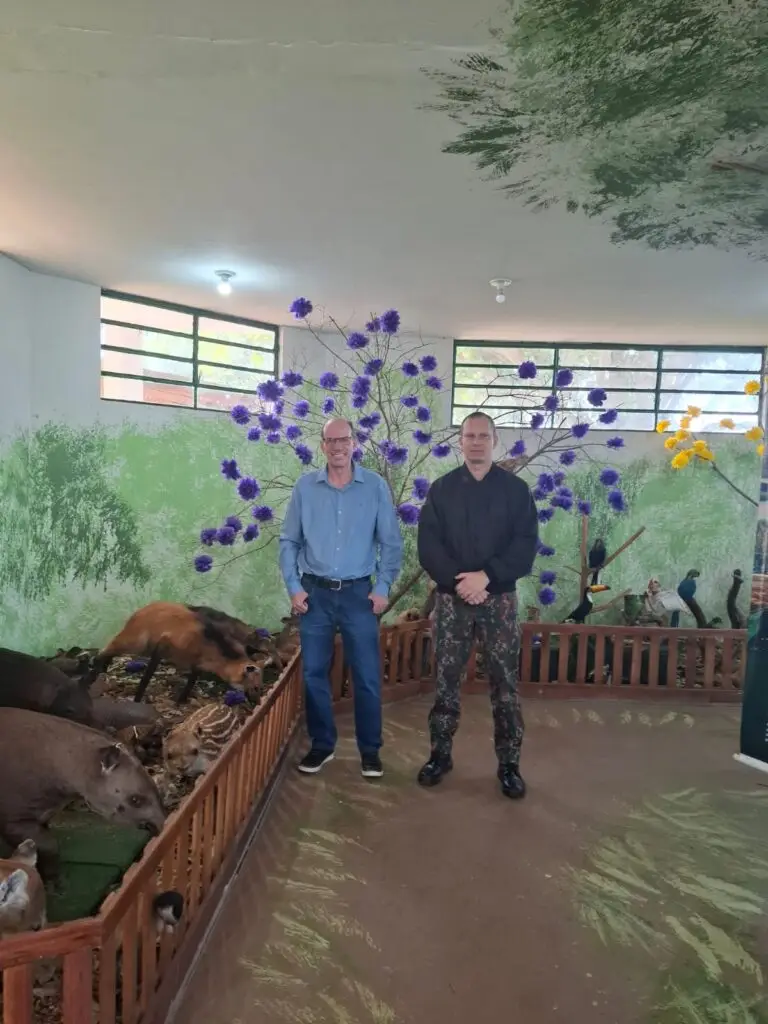 Prefeito de Amambai se reúne com comando da Polícia Militar Ambiental para fortalecer parcerias Prefeito de Amambai se reúne com comando da Polícia Militar Ambiental para fortalecer parcerias