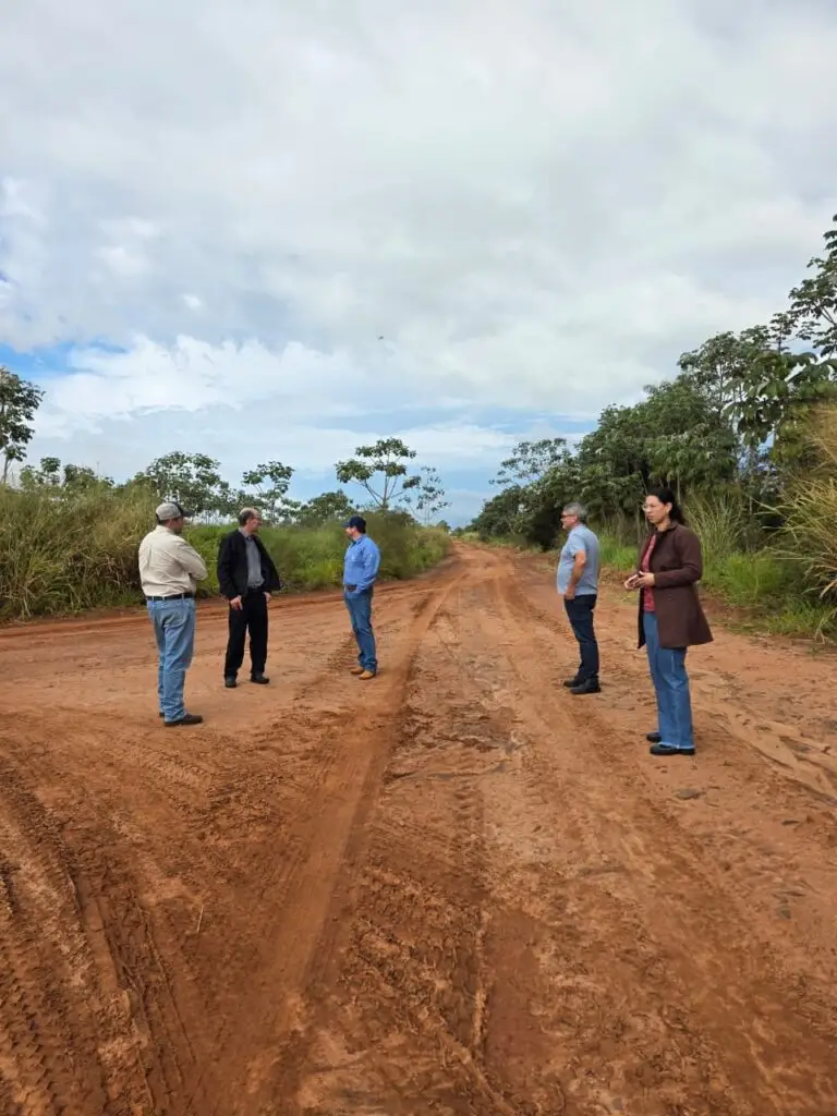 Vistoria define melhorias em estradas rurais com foco em drenagem e cascalhamento em Amambai Vistoria define melhorias em estradas rurais com foco em drenagem e cascalhamento em Amambai