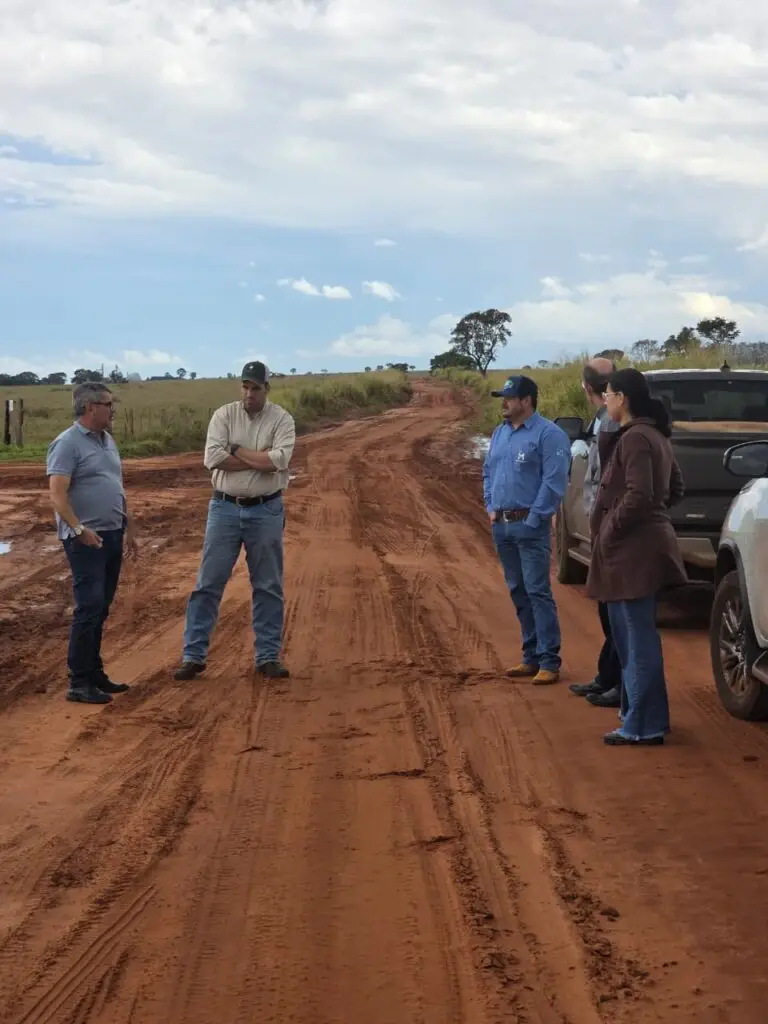 Vistoria define melhorias em estradas rurais com foco em drenagem e cascalhamento em Amambai Vistoria define melhorias em estradas rurais com foco em drenagem e cascalhamento em Amambai