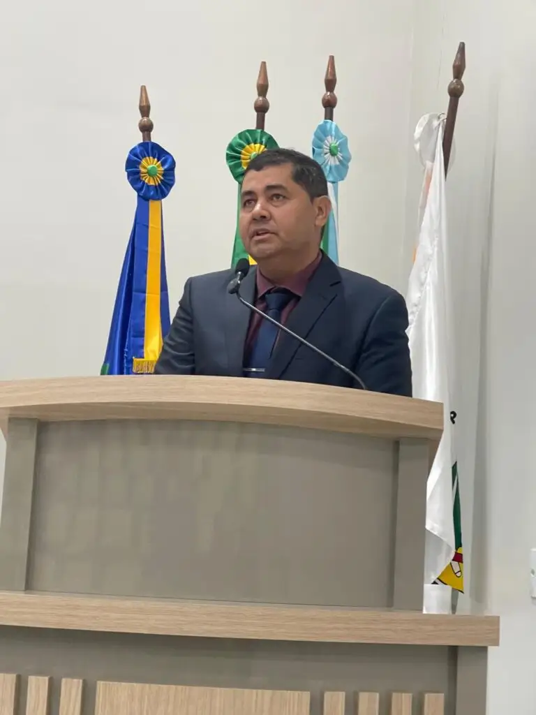 Câmara de Paranhos homenageia alunos e educadores da Escola Santiago Benites por conquistas em concursos de redação Câmara de Paranhos homenageia alunos e educadores da Escola Santiago Benites por conquistas em concursos de redação