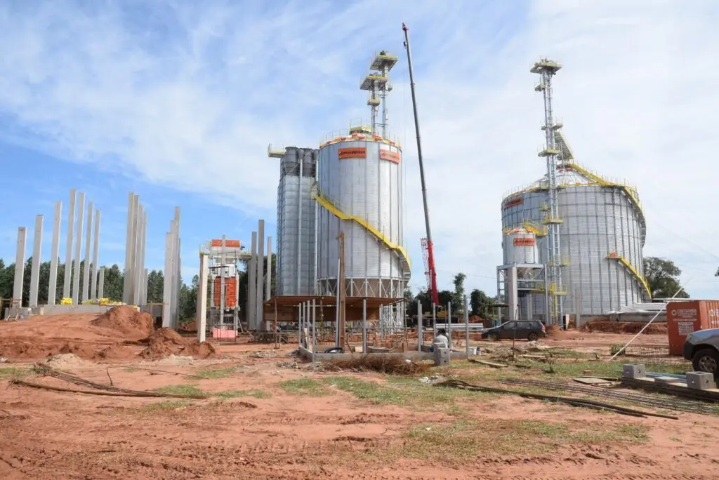 Prefeito Lídio Ledesma visita instalações da Cooperschutz, empresa que reforçará o agronegócio de Iguatemi e região Prefeito Lídio Ledesma visita instalações da Cooperschutz, empresa que reforçará o agronegócio de Iguatemi e região