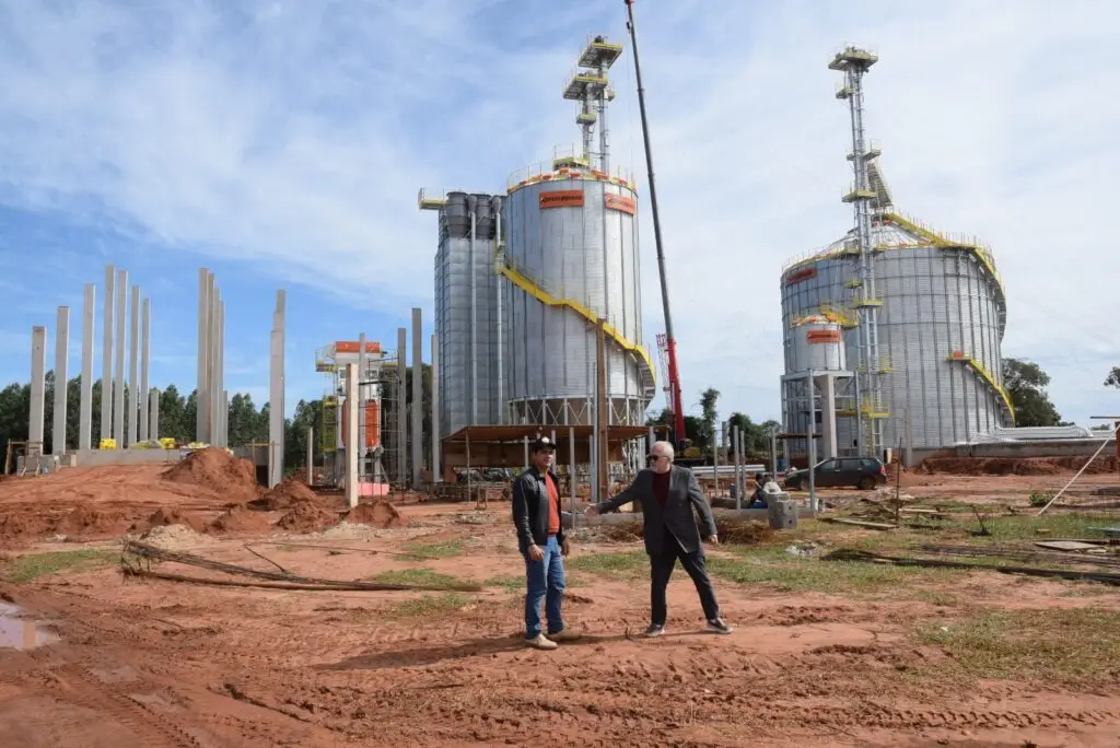 Prefeito Lídio Ledesma visita instalações da Cooperschutz, empresa que reforçará o agronegócio de Iguatemi e região Prefeito Lídio Ledesma visita instalações da Cooperschutz, empresa que reforçará o agronegócio de Iguatemi e região