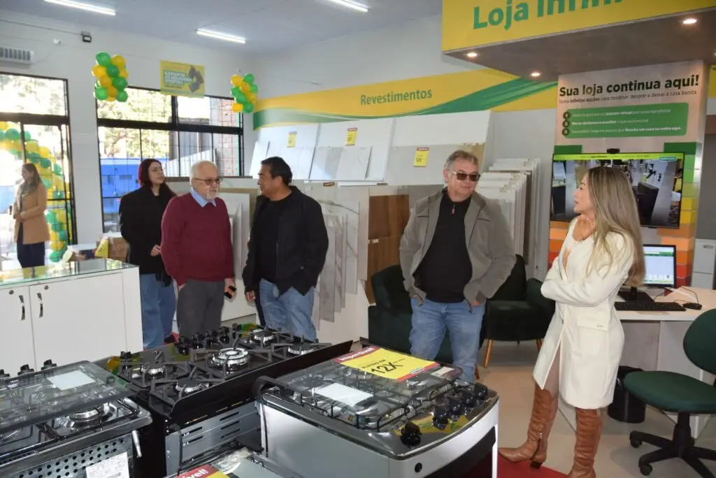 Prefeito Dr. Lídio e autoridades prestigiam a inauguração da filial das Lojas Quero-Quero S.A. em Iguatemi