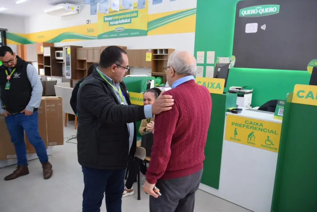 Prefeito Dr. Lídio e autoridades prestigiam a inauguração da filial das Lojas Quero-Quero S.A. em Iguatemi