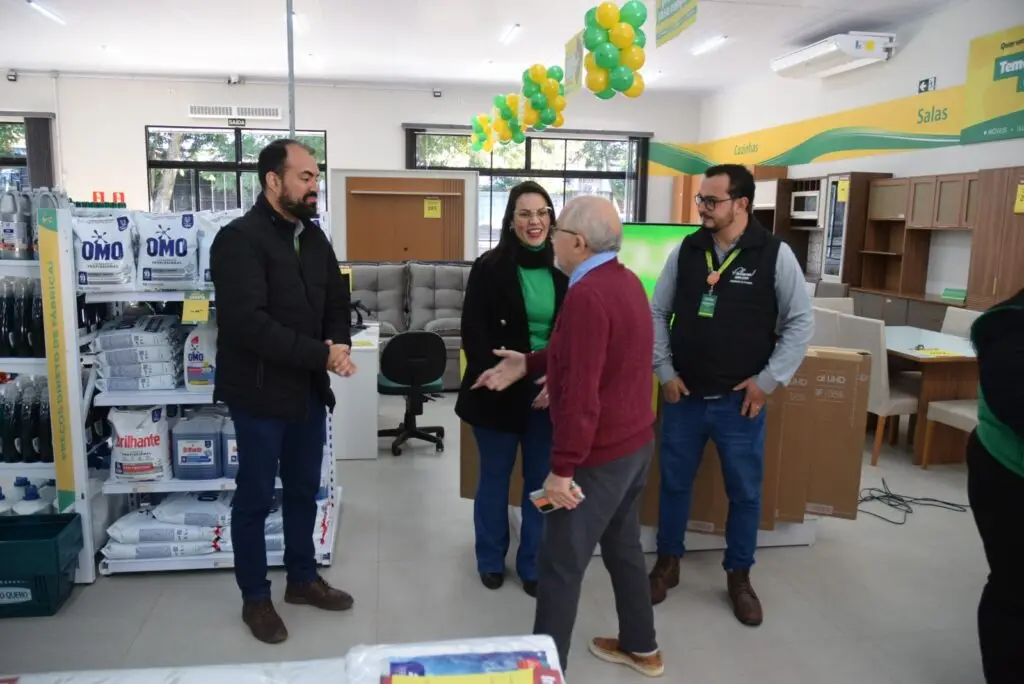Prefeito Dr. Lídio e autoridades prestigiam a inauguração da filial das Lojas Quero-Quero S.A. em Iguatemi