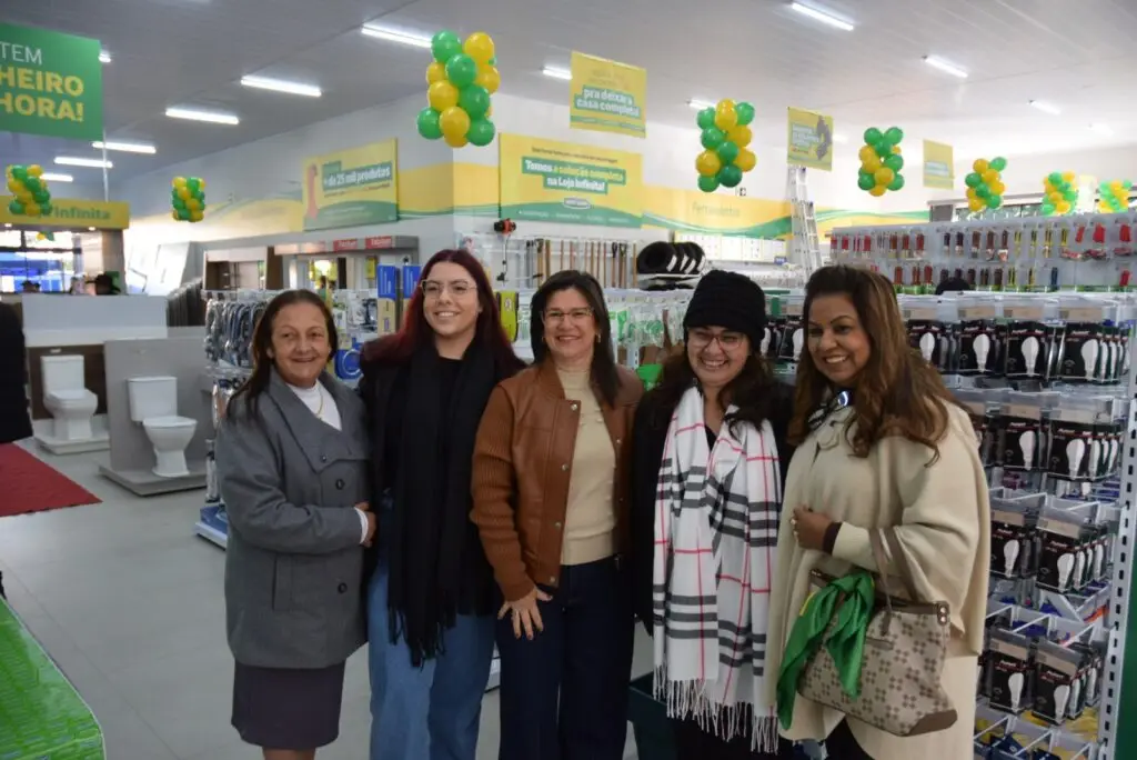 Prefeito Dr. Lídio e autoridades prestigiam a inauguração da filial das Lojas Quero-Quero S.A. em Iguatemi