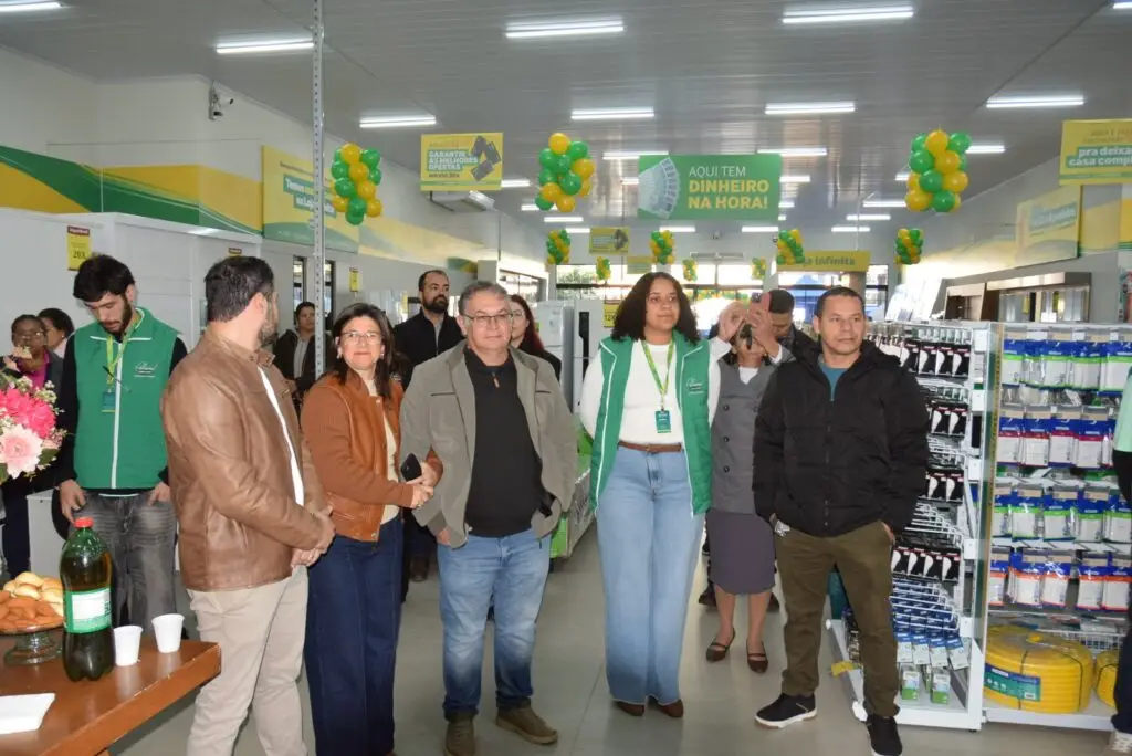 Prefeito Dr. Lídio e autoridades prestigiam a inauguração da filial das Lojas Quero-Quero S.A. em Iguatemi