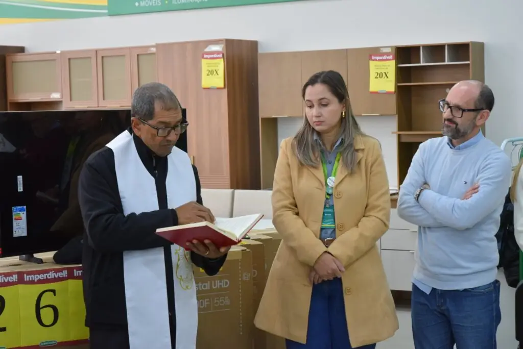 Prefeito Dr. Lídio e autoridades prestigiam a inauguração da filial das Lojas Quero-Quero S.A. em Iguatemi
