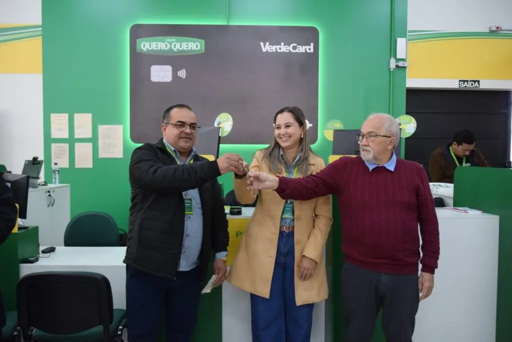 Prefeito Dr. Lídio e autoridades prestigiam a inauguração da filial das Lojas Quero-Quero S.A. em Iguatemi