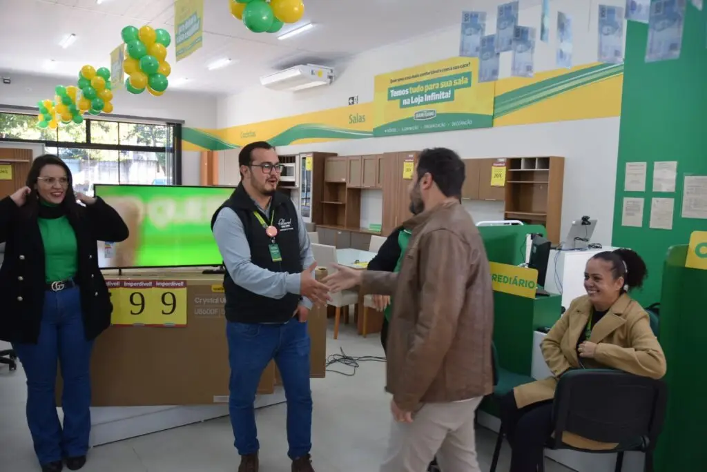 Prefeito Dr. Lídio e autoridades prestigiam a inauguração da filial das Lojas Quero-Quero S.A. em Iguatemi