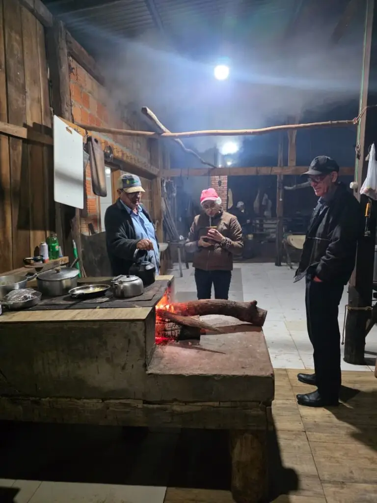 Visita do prefeito Sergio Barbosa destaca tradição da produção artesanal no campo em Amambai