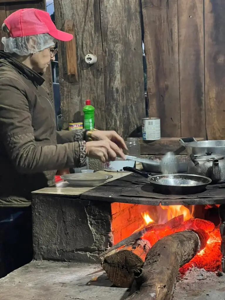 Visita do prefeito Sergio Barbosa destaca tradição da produção artesanal no campo em Amambai