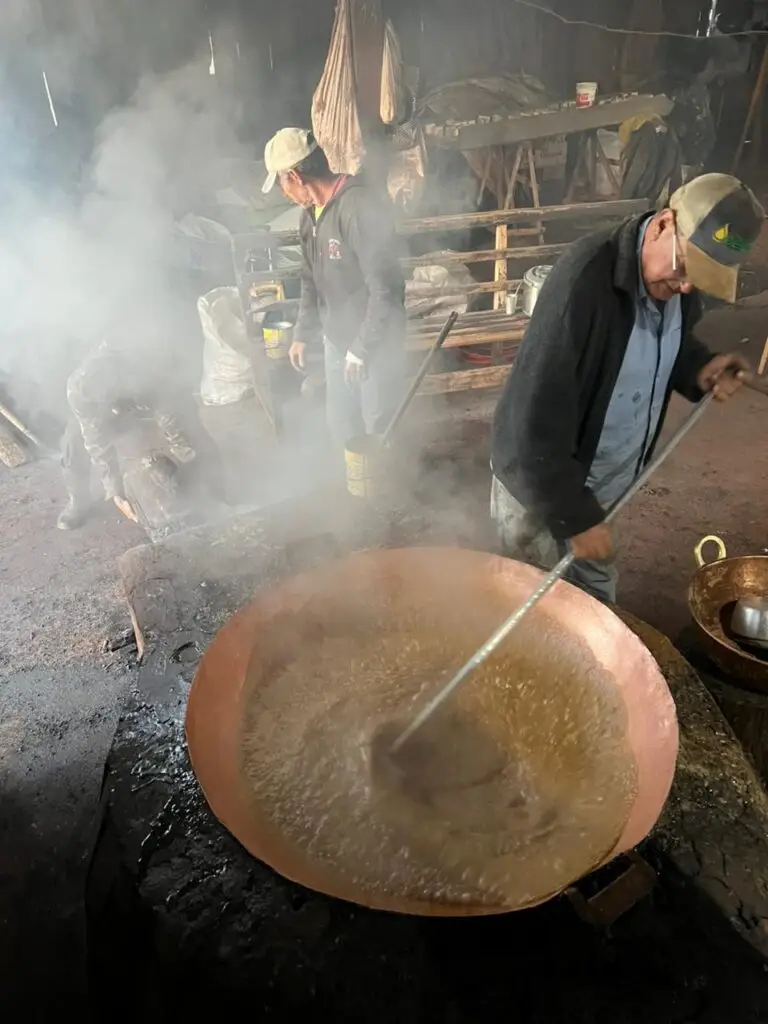 Visita do prefeito Sergio Barbosa destaca tradição da produção artesanal no campo em Amambai