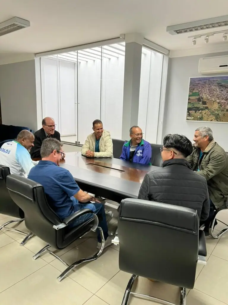 Prefeito de Amambai recebe um dos maiores nomes do atletismo brasileiro