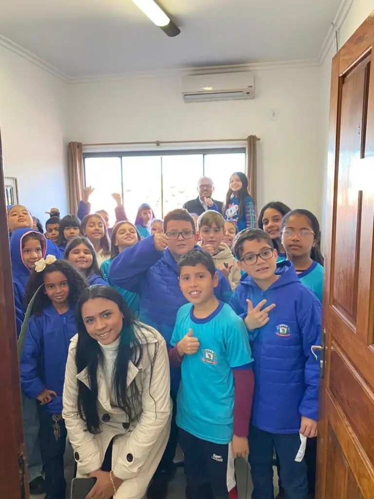Caarapó: Flávio Augusto promove projeto de visitação ao Legislativo e recebe alunos da Escola Cândido Lemes Caarapó: Flávio Augusto promove projeto de visitação ao Legislativo e recebe alunos da Escola Cândido Lemes