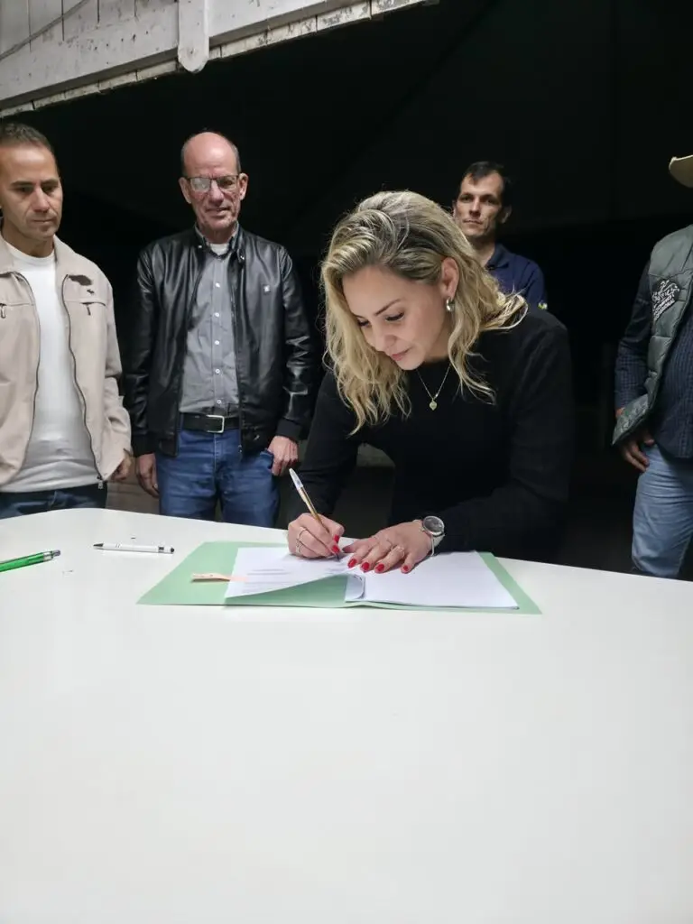 Prefeitura de Amambai firma convênio com o CTG Sentinela de Amambai para realização do 35º FEGAMS Prefeitura de Amambai firma convênio com o CTG Sentinela de Amambai para realização do 35º FEGAMS