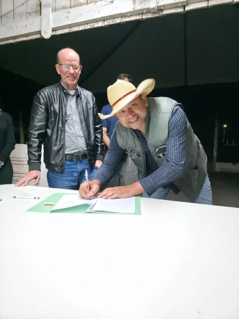 Prefeitura de Amambai firma convênio com o CTG Sentinela de Amambai para realização do 35º FEGAMS Prefeitura de Amambai firma convênio com o CTG Sentinela de Amambai para realização do 35º FEGAMS